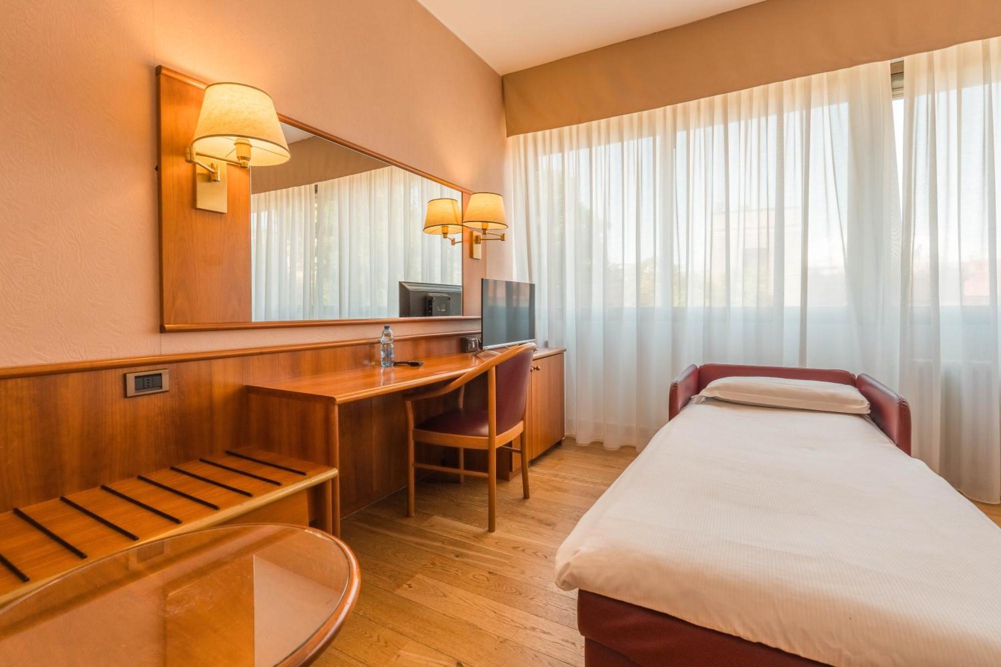 Crystal Hotel Varese Exterior foto